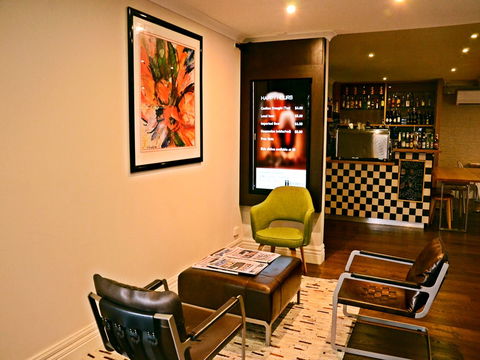 The Waverley International Hotel - Gold Coast 4U 1