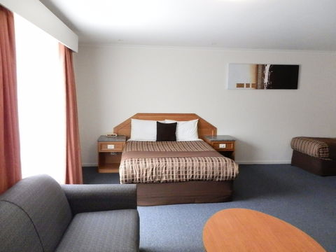 Thunderbird Motel - Accommodation Gold Coast 2