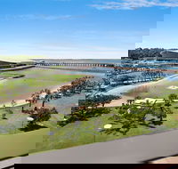 Akuna Waterfront - Accommodation Gold Coast