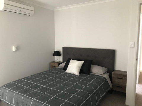 Canalside Family Getaway - Accommodation Gold Coast 1