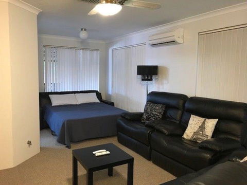 Canalside Family Getaway - Accommodation Gold Coast 2
