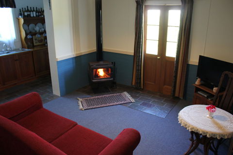 Coonawarra's Pyrus Cottage - Accommodation Gold Coast 1