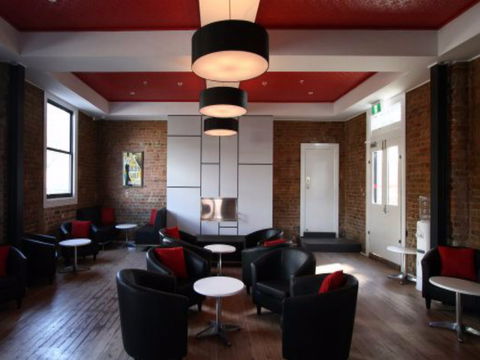 Cow And Calf Hotel - Accommodation Gold Coast 1