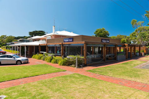 Flinders Hotel - Accommodation Gold Coast 1