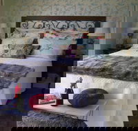 Gooromon Park Cottages - Gold Coast 4U