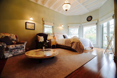 Highview House - Gold Coast 4U 2