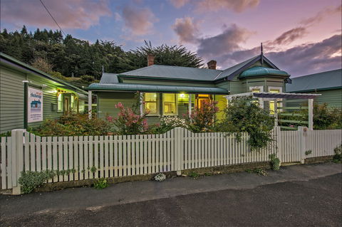 Mt Lyell Anchorage - Accommodation Gold Coast 0