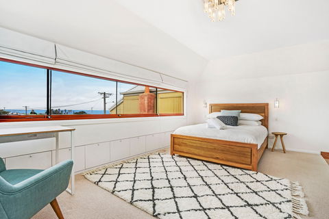 Newcastle Executive Homes - Oceanview Terrace - Accommodation Gold Coast 0