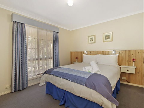 Oak Cottage - Tudor Village - Accommodation Gold Coast 0