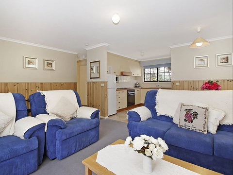 Oak Cottage - Tudor Village - Accommodation Gold Coast 2