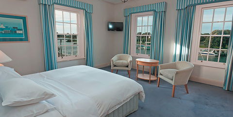 Oscars Waterfront Boutique Hotel - Gold Coast 4U 1