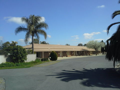 Paradise Lakes Motel - Accommodation Gold Coast 0