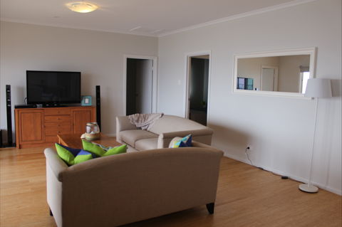 Pelican Place - Accommodation Gold Coast 2
