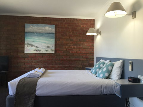 Port Campbell Motor Inn - 1 Gold Coast 2