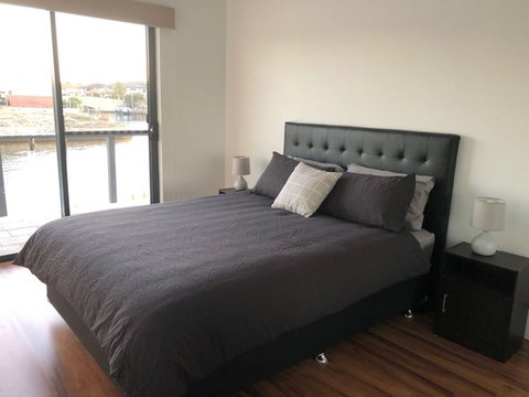 Port Bouvard Retreat - Large Family Friendly Canal Home With Private Jetty - Accommodation Gold Coast 1