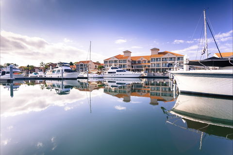 Ramada By Wyndham Hope Harbour - Accommodation Gold Coast 1