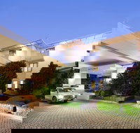 Ramada by Wyndham Diplomat Canberra - Accommodation Gold Coast