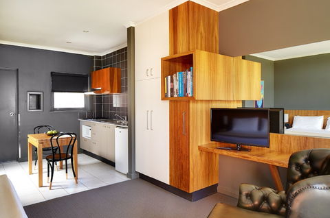 Riverview Hotel - Accommodation Gold Coast 1