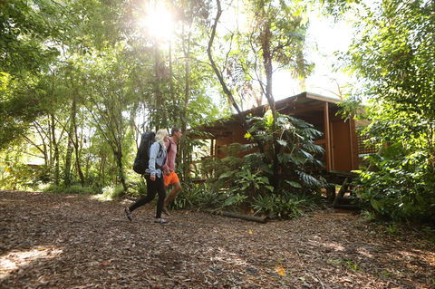 Samurai Beach Bungalows Port Stephens YHA - Gold Coast 4U 1