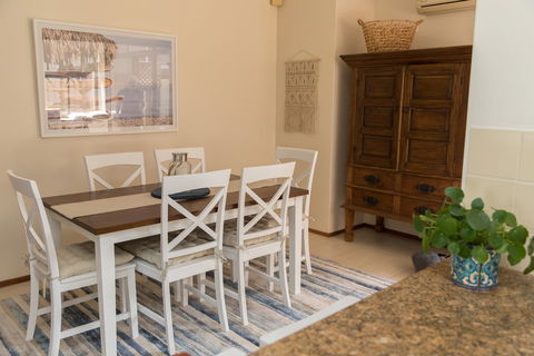 Taranaki Beach Unit - Accommodation Gold Coast 2