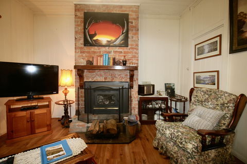 Tenterfield Luxury Historic Cottage - Accommodation Gold Coast 2
