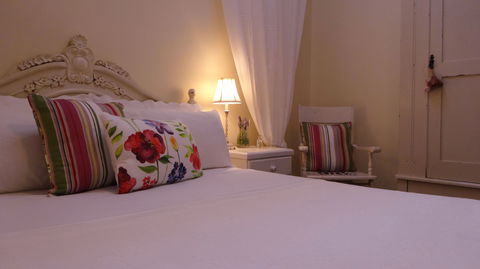 The Globe Inn - Accommodation Gold Coast 0