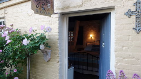 The Globe Inn - Accommodation Gold Coast 2