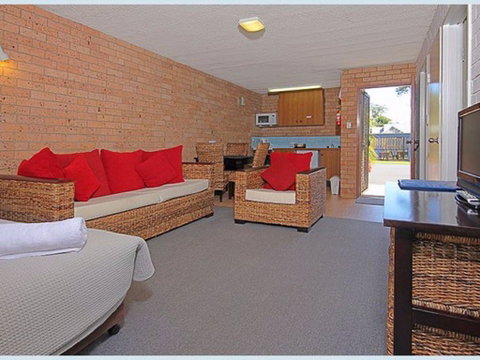 The Lodge Broulee - Accommodation Gold Coast 2
