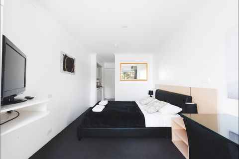 The Manly Hotel Est. 1964 - Accommodation Gold Coast 0
