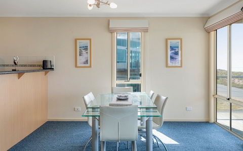 208 Surfers Pde - Accommodation Gold Coast 2