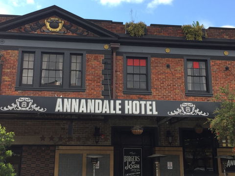 Annandale Hotel - Accommodation Gold Coast 0