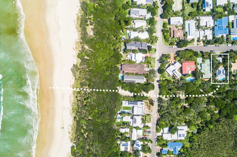 Beach Chalet - Accommodation Gold Coast 2