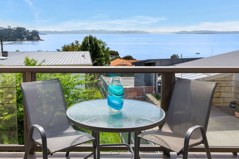 Beach View Apartment - 1 Gold Coast 2