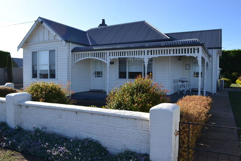 Calgary Accommodation & Killara Accommodation - Accommodation Gold Coast 0