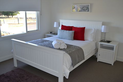 Calgary Accommodation & Killara Accommodation - Accommodation Gold Coast 1