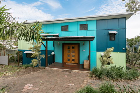 Colours Of Cylinder - Accommodation Gold Coast 1