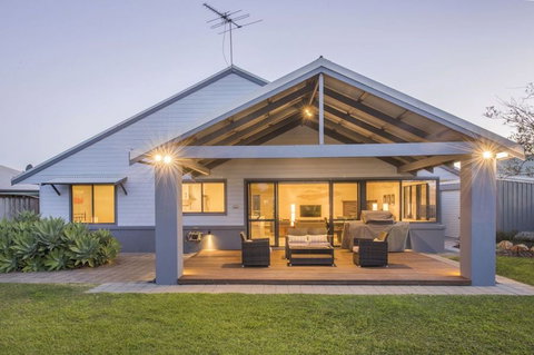 Dave's Digs - 1 Gold Coast 0