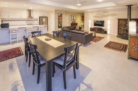 Dave's Digs - 1 Gold Coast 2