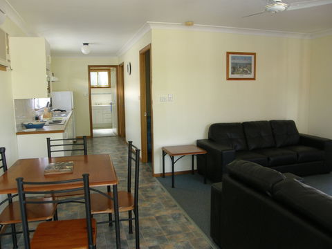 Dolphin Sands Holiday Villas - Accommodation Gold Coast 2