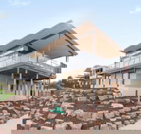 Neighbour Avenue - Accommodation Gold Coast