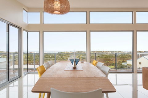 Neighbour Avenue - Gold Coast 4U 1