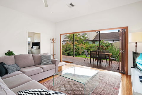 Newcastle Executive Homes - Cooks Hill Cottage - Accommodation Gold Coast 0