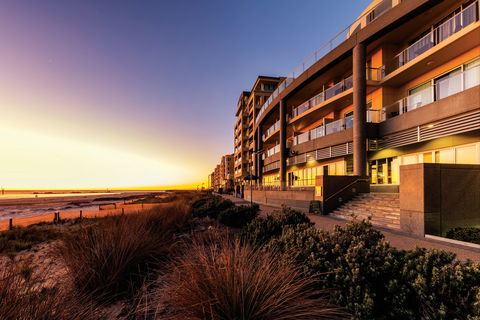 Oaks Glenelg Plaza Pier Suites - Accommodation Gold Coast 0