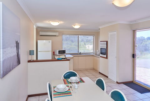 Preston Beach Front Apartment - Accommodation Gold Coast 1