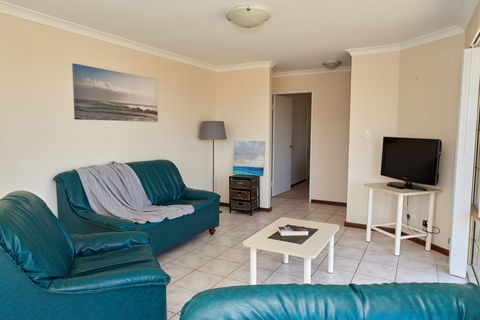 Preston Beach Front Apartment - Accommodation Gold Coast 2