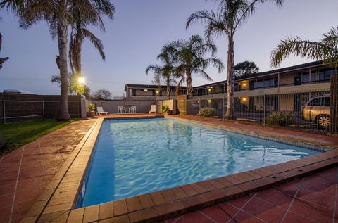 Red Carpet Motel - Gold Coast 4U 1