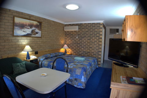 Settlers Motor Inn - Accommodation Gold Coast 1
