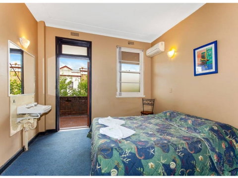 The Belmore Hotel - Accommodation Gold Coast 1