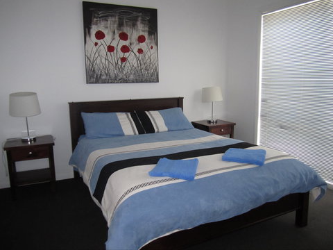 The Waterfront Dolphin - 1 Gold Coast 2