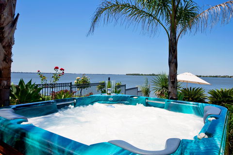 Waterfront Holiday Houses - Accommodation Gold Coast 1